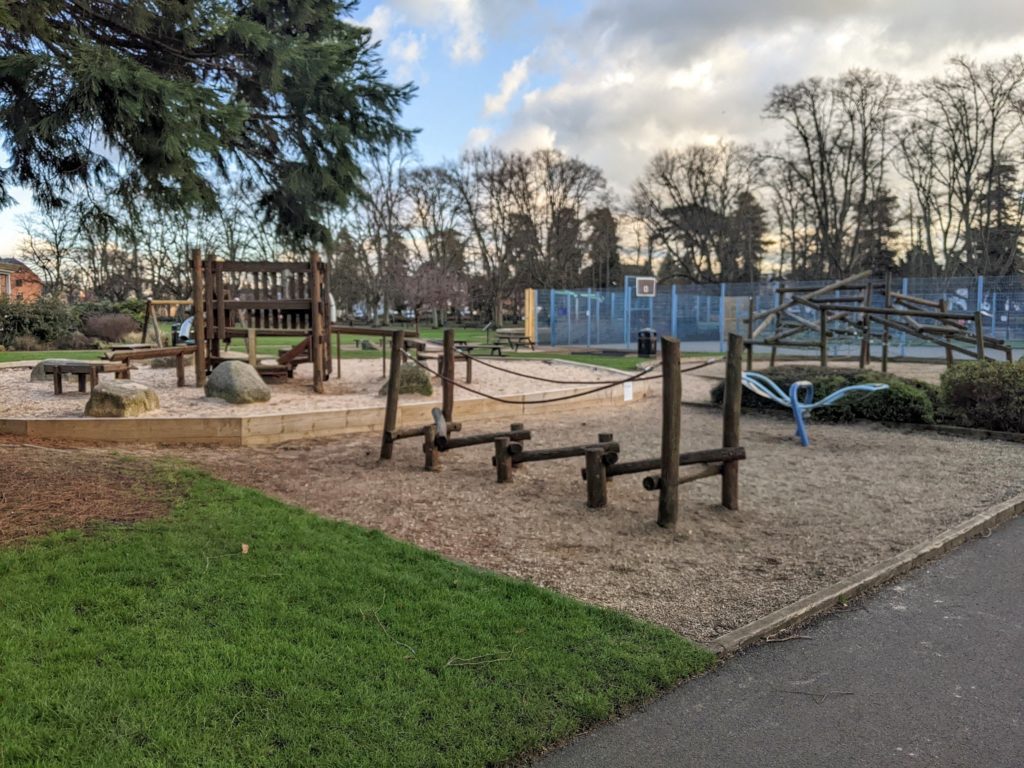 Abbey Park play area - 10 Great reasons to move to Evesham